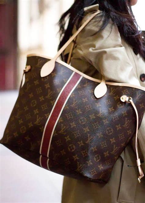 louis vuitton neverfull street style|louis vuitton neverful bb.